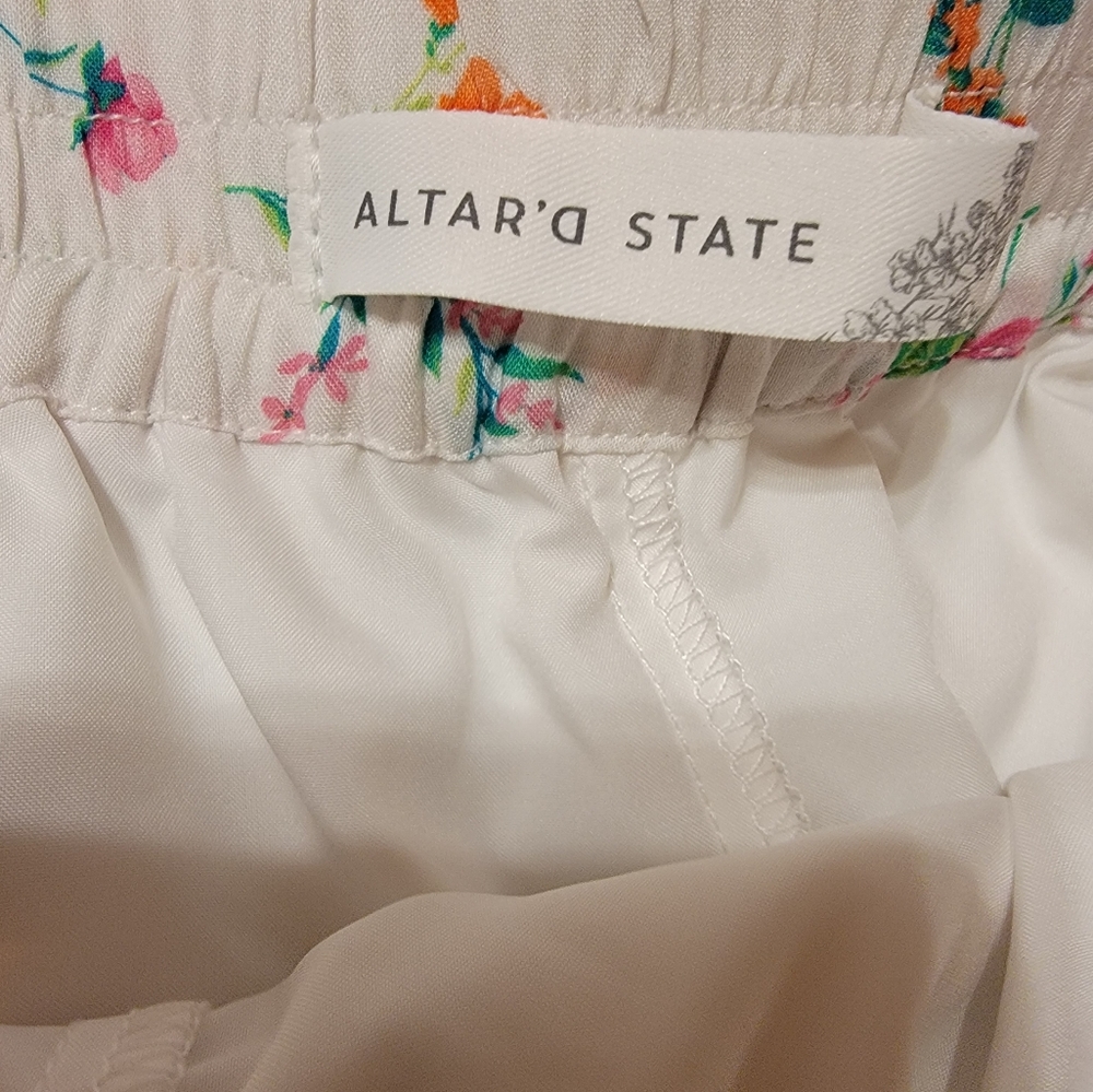 Altar'd State Ruffle Shorts X-Large - Picture 2 of 4